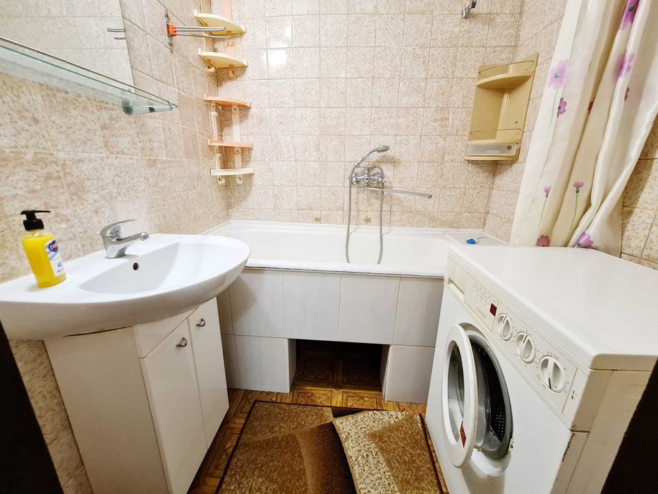 Двухкімнатна в центрі, біля ТРЦ Любава. Гоголя 206.