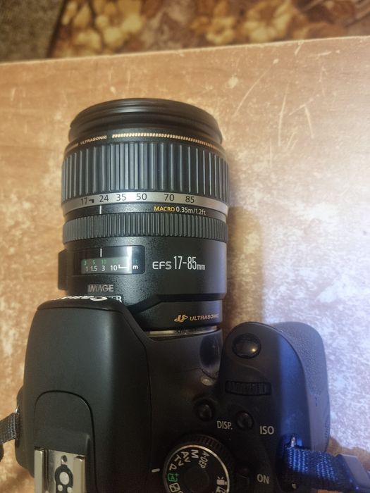 Продам дзеркальный фотоаппарат Кенон 600Д