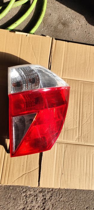 Honda FR-V 2004r. Lampa tył prawa lewa