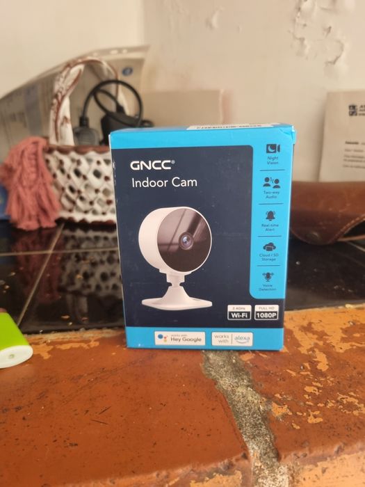 Camara de videovigilancia nova na caixa