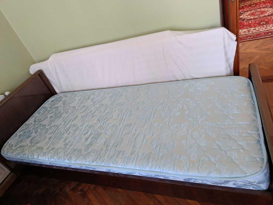 Рогатин.Румунські односпальні ліжка з нат. дерева