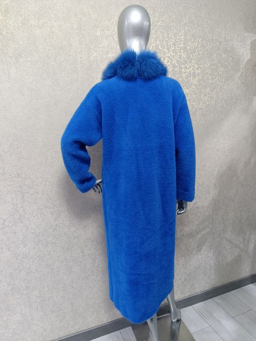 Шикарне пальто, не норкова шуба. Синій електрик. Нове. 117 см