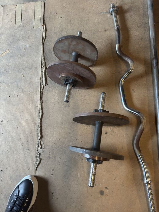 Dwie sztangi i 74kg obciazenia żeliwnegi