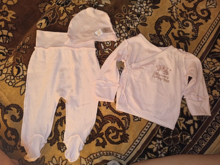 Розовый костюмчик для девочки 62р.