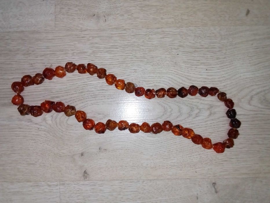 korale jak bursztyny