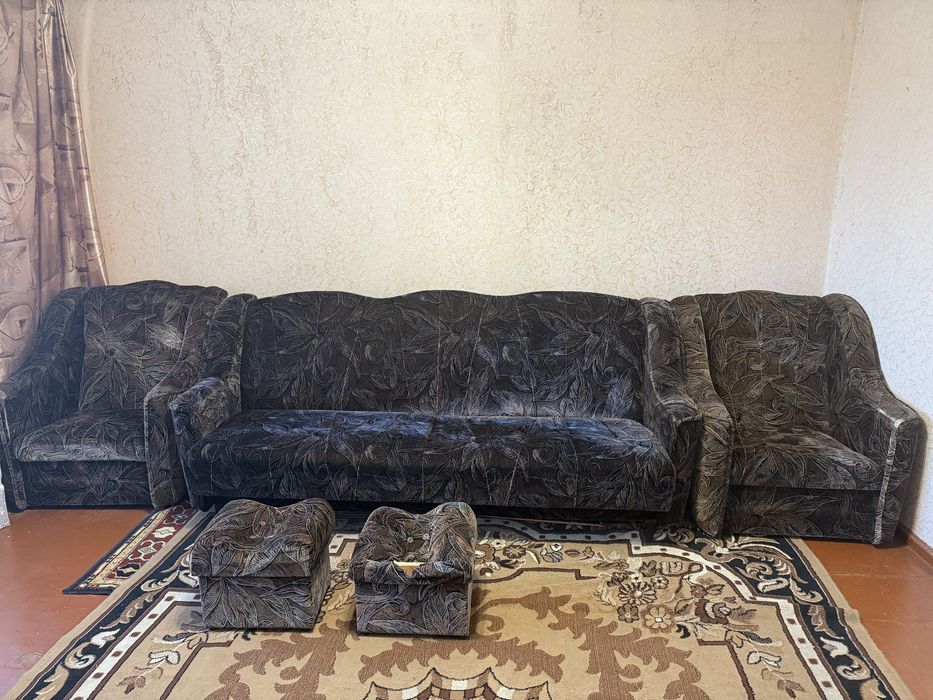 Кресла, диван, пуфи