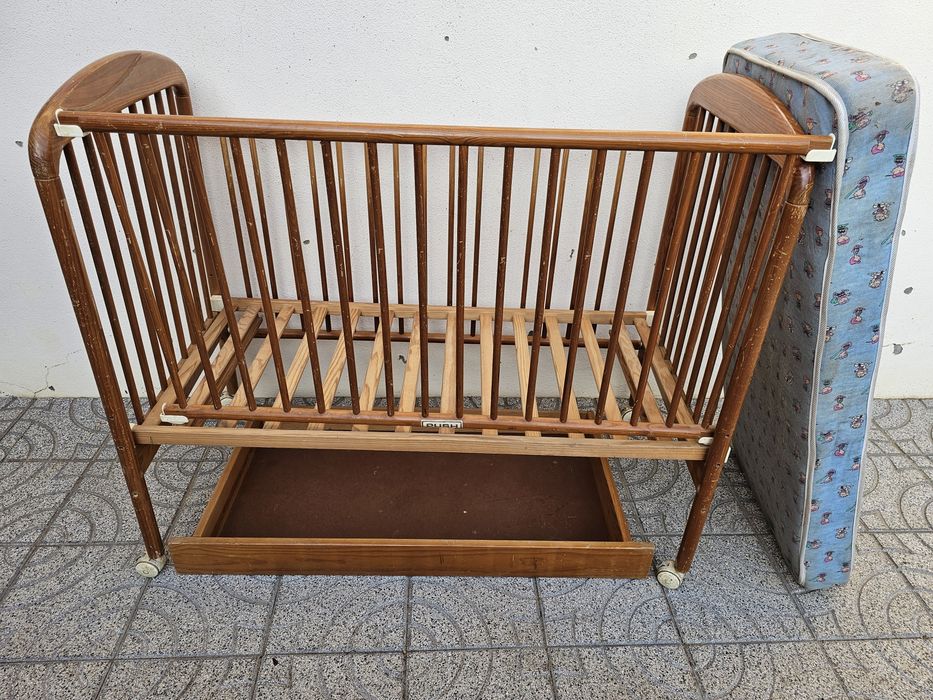 Cama para bebe com gaveta por baixo