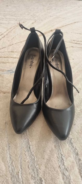 Szpilki czarne imitacja skóry