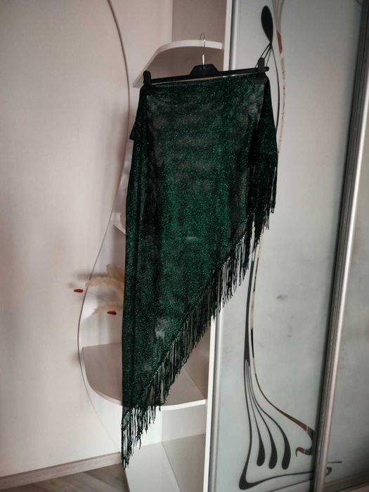 Велика косинка підійде як тренувальна для танців, або як палантін