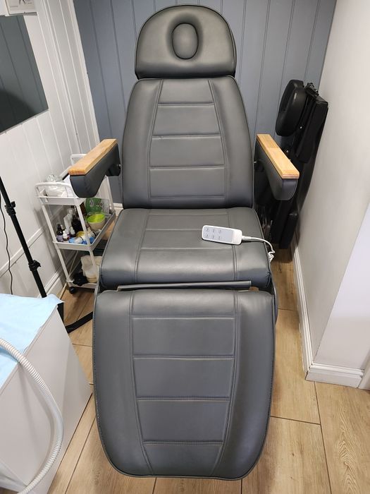 Sprzedam wyposażenie salonu kosmetycznego fotel frezarka lampa biurko