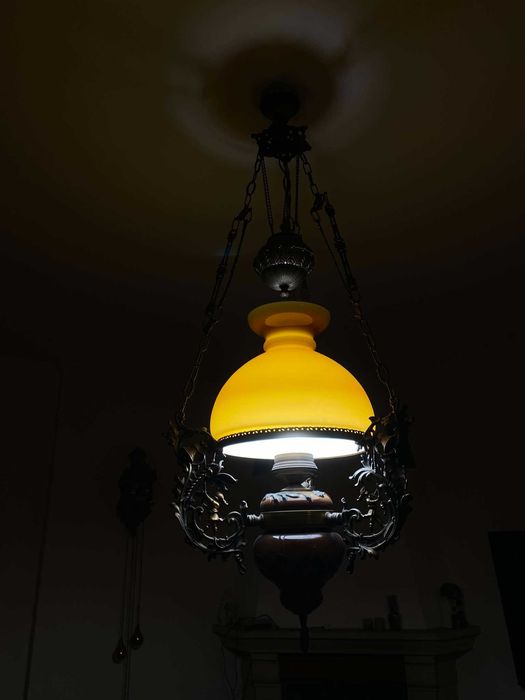 Antyczna lampa sufitowa w stylu secesyjnym