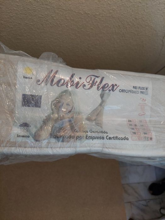 Cama de solteiro(a), em bom estado, ferro branca + colchão