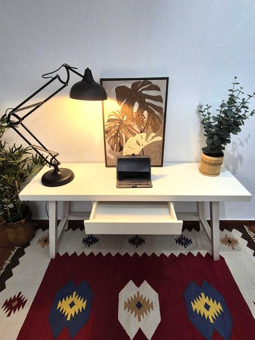 Secretaria / Escritório / Aparador / Consola / Móvel / Bancada /Mesa