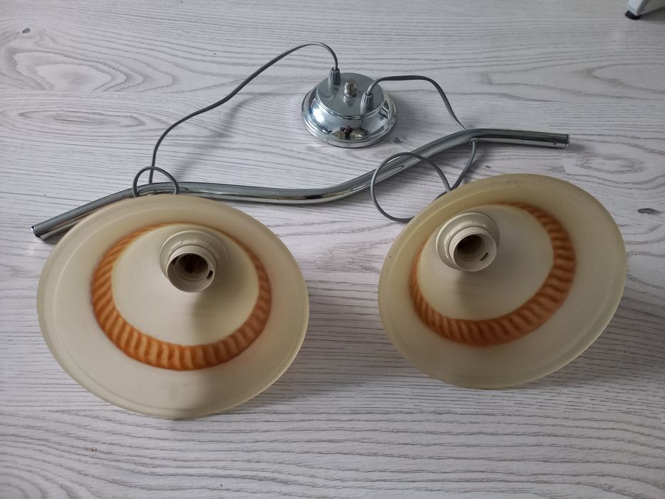 Lampa wisząca dwu kloszowa.