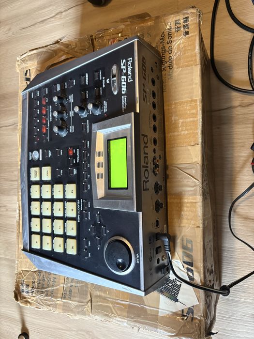 Roland SP 606 sampler raro na caixa original