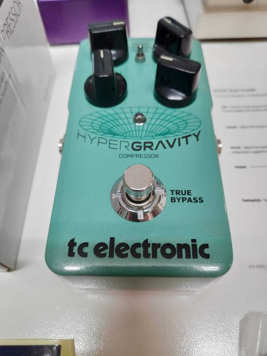Pedais de guitarra Overdrive, WahWah, Compressor, Delay,  outros