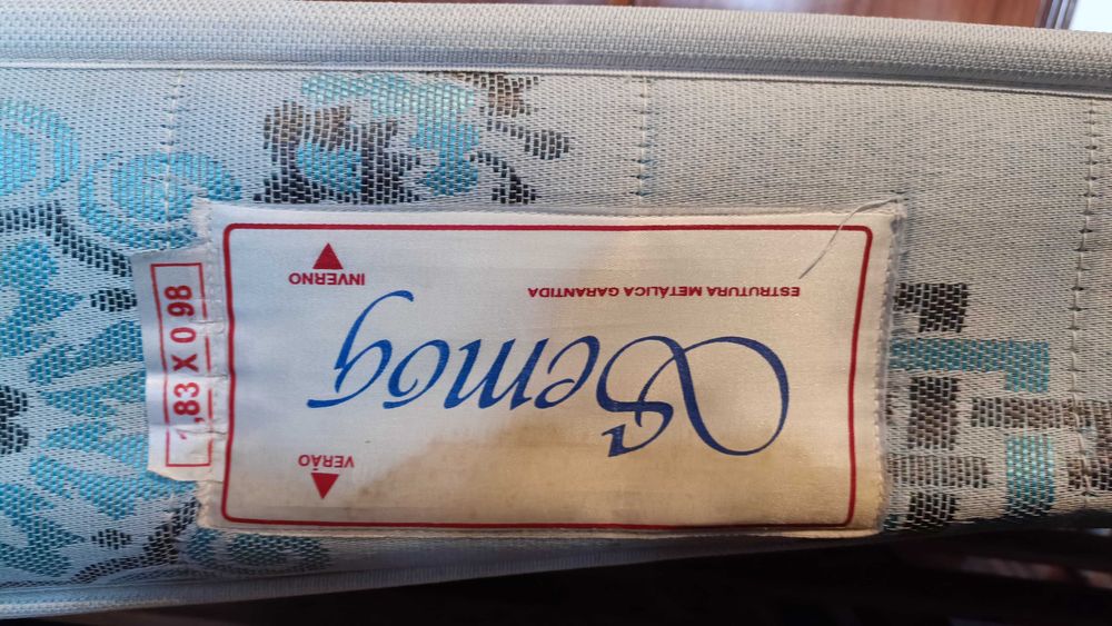 Camas de solteiro c/ colchão