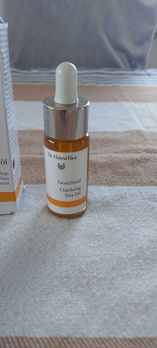 Olejek do twarzy Dr. Hauschka Clarifying Day Oil 18 ml