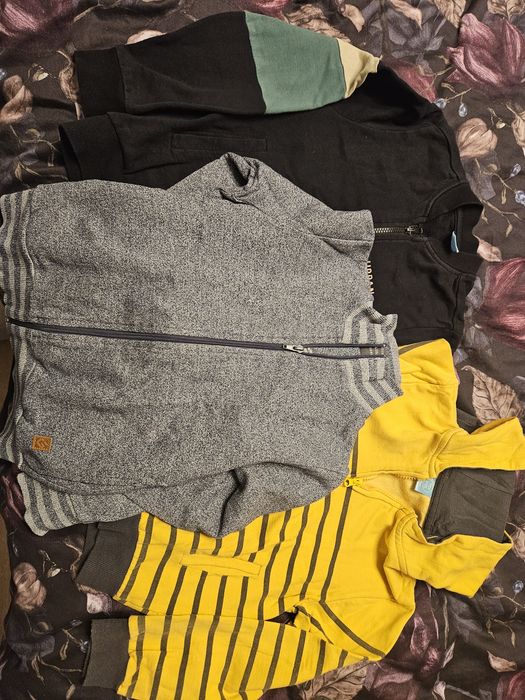 Zestaw bluzy 3 sztuki rozmiar 128