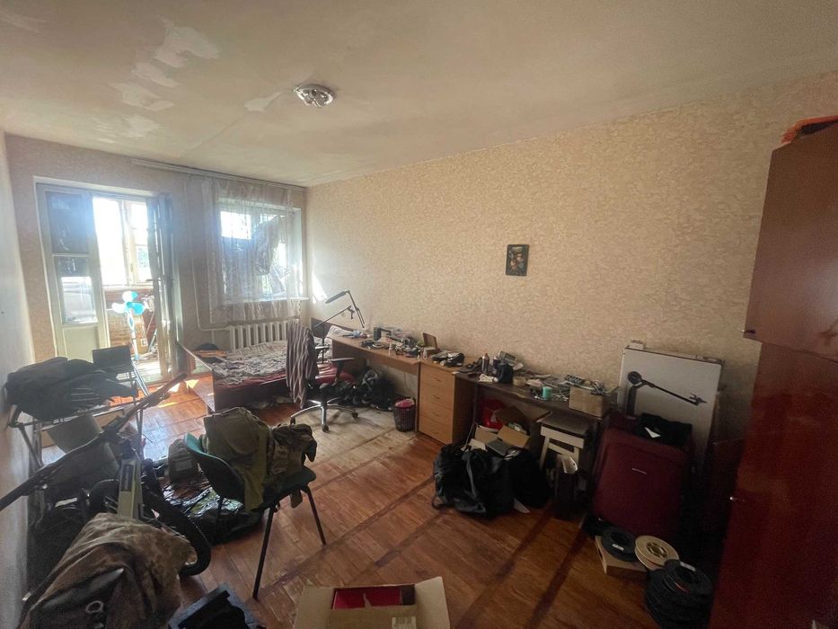 Продам 2к Гарматна 18, сталінка