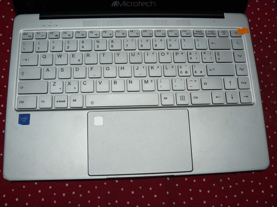 Laptop w pudełku oryginalnym jak nowy kompletny ultracieńki