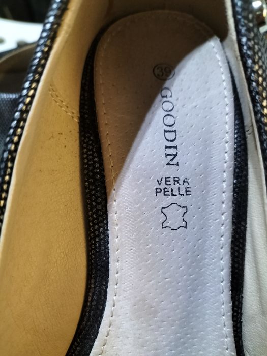 Szaro -srebrne włoskie