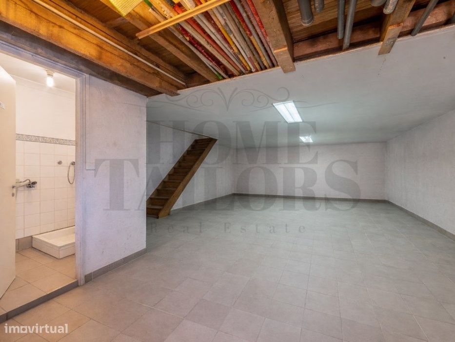 Armazém com potencial para loft em Campo de Ourique