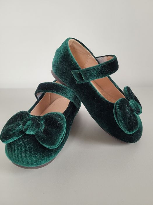 [151] Zielone balerinki welurowe z kokardą w rozm. 24