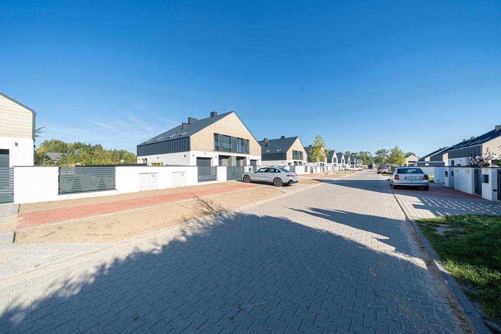 Osiedle z pełną infrastrukturą drogową, nowy dom  w Sadach