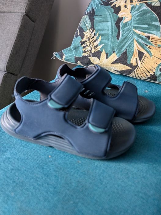 Piankowe sandały firmy Adidas rozm. 27