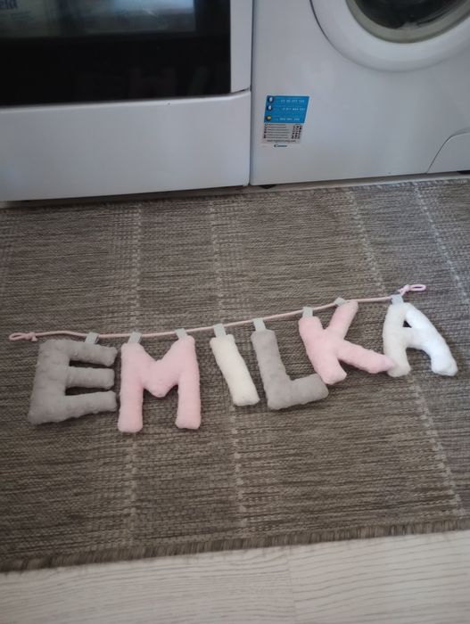 Literki pluszowe na ścianę