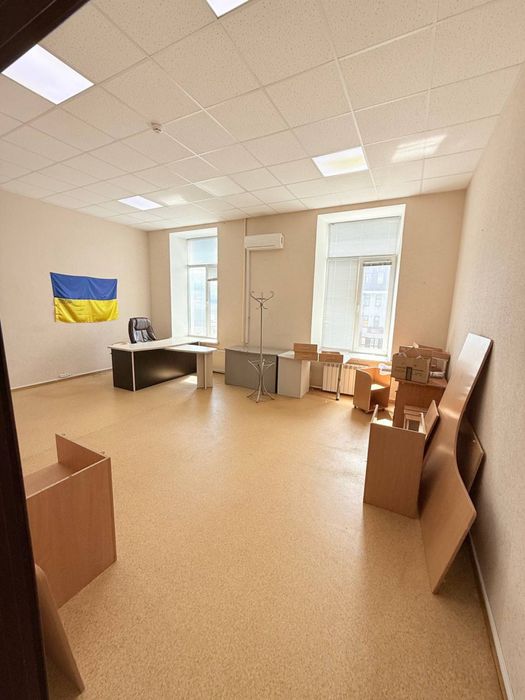 Здам офіс в 3 хвилинах від  метро Площа Конституції
