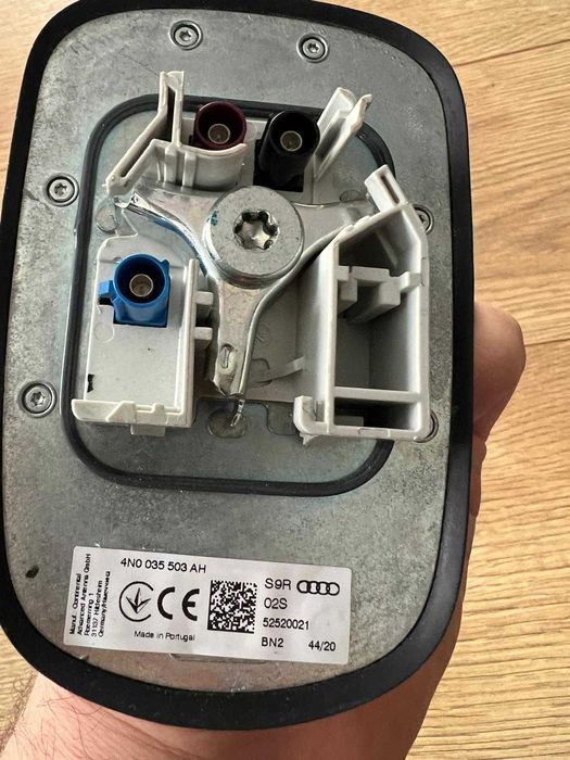 Antena dachowa Audi A7 C8 LS9R