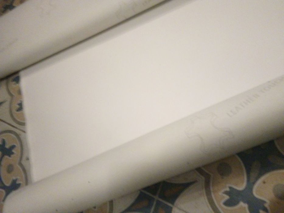 Materiał tapicerski, ekoskóra/skaj, biały.