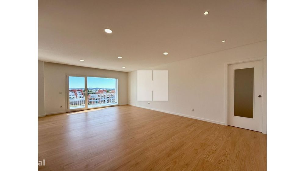 Apartamento T3 c/ Garagem Dupla