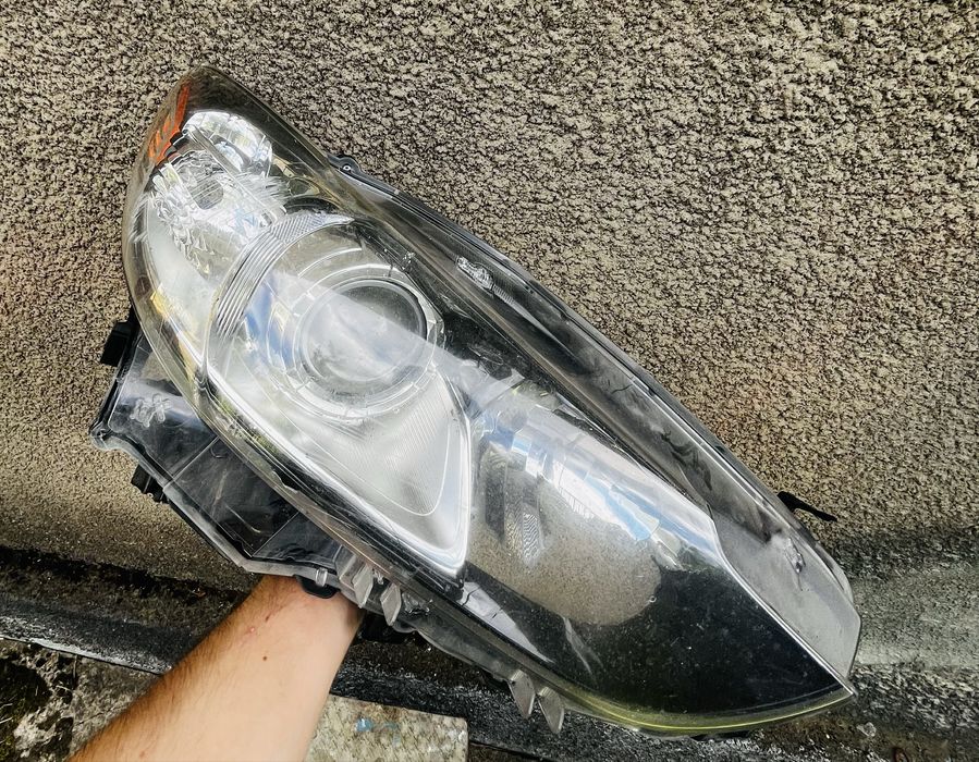 Продам праву фару mazda 6gj