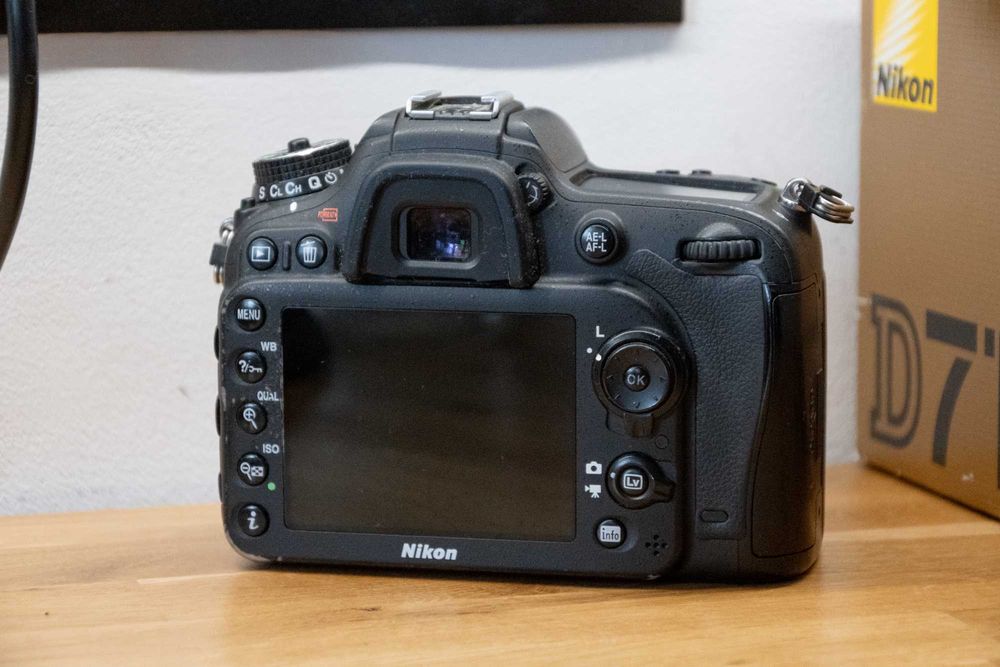 Nikon D7100 + battery grip Newell MB-D15 + 2 akumulatory