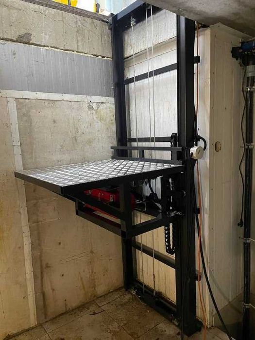 Вантажний підйомник