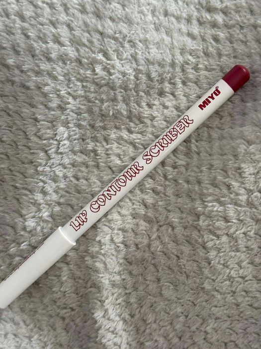 Konturówka do ust Miyo berries