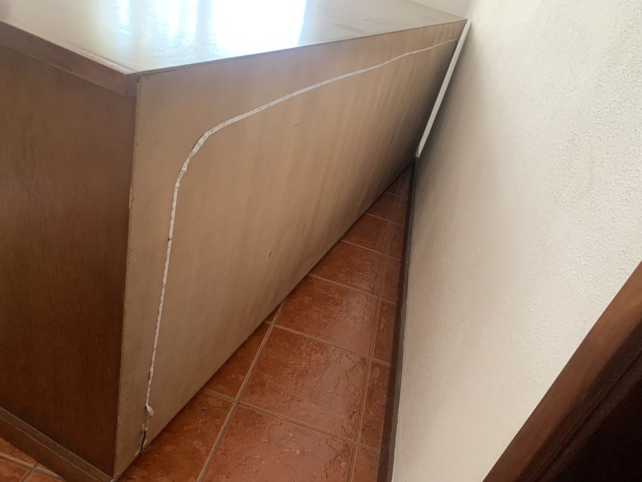 Armario em madeira mocissa usado