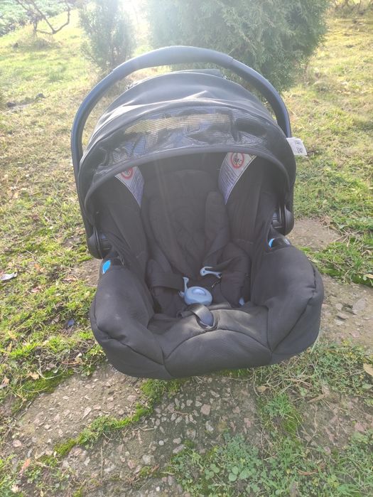 Дитяче автокрісло 0+