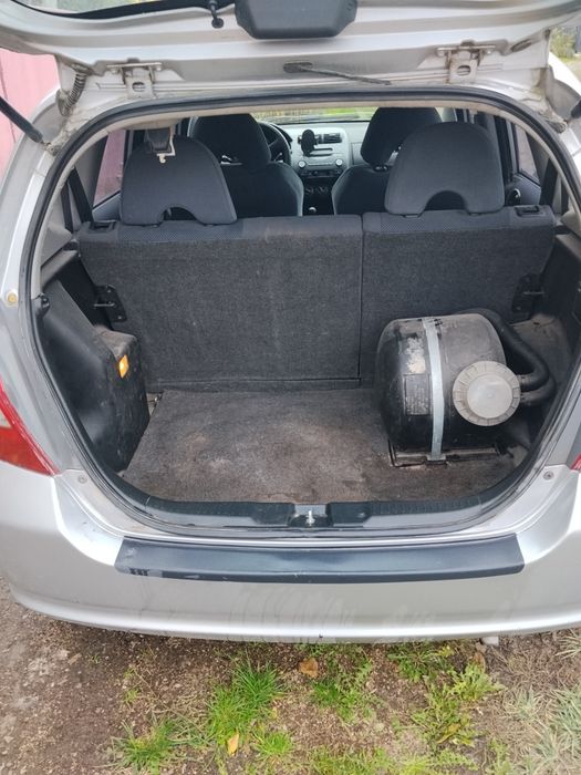 Машина Honda jazz