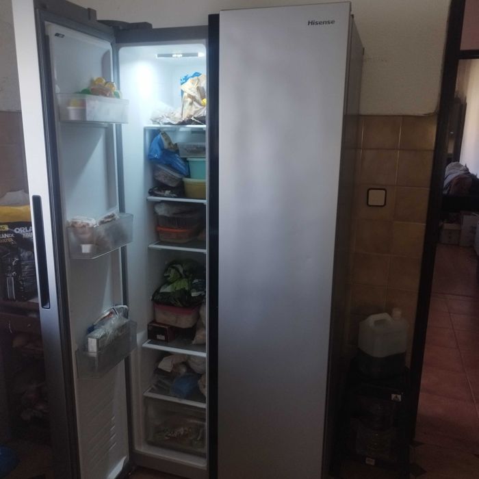 Frigorífico Americano Hisense como novo