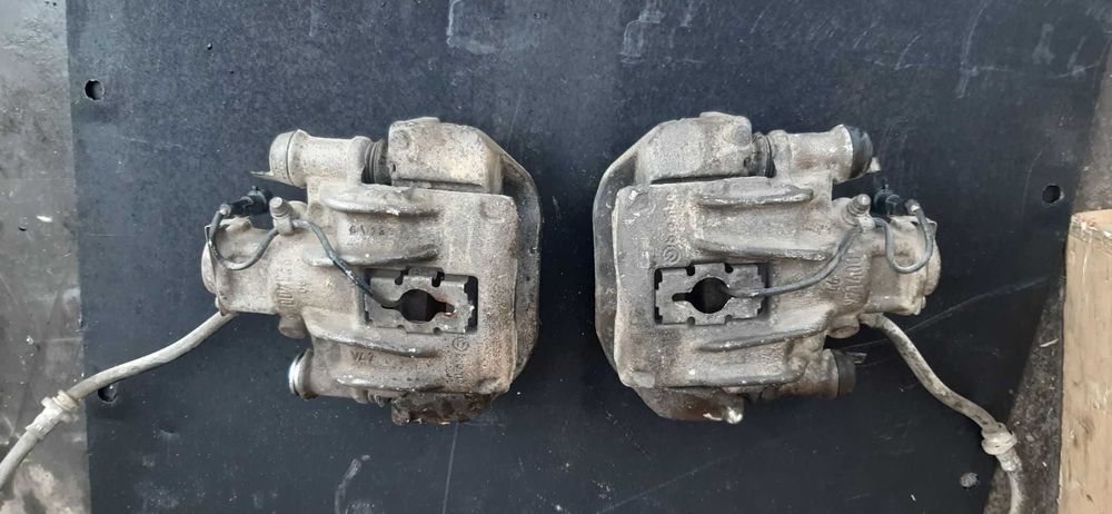 Zacisk hamulcowy tył Renault Maxity Cabstar 3.0 jak nowy 64tyś km