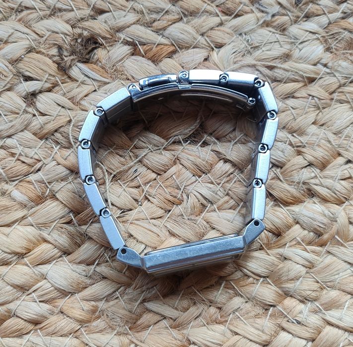 Годинник жіночий Seiko 1N00-6J30 R1 (кварцевий) металевий браслет гарн