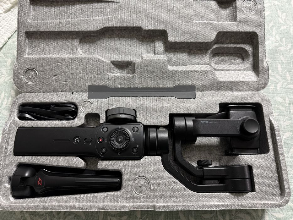 Gimbal Zhiyun em caixa preto