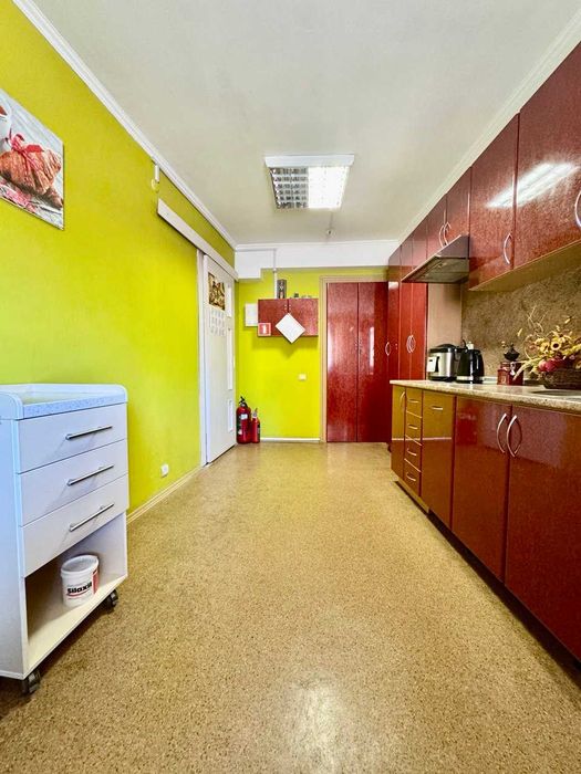 Комерційне приміщення, ФАСАД, р-н Круг, пр-т Перемоги (A11)