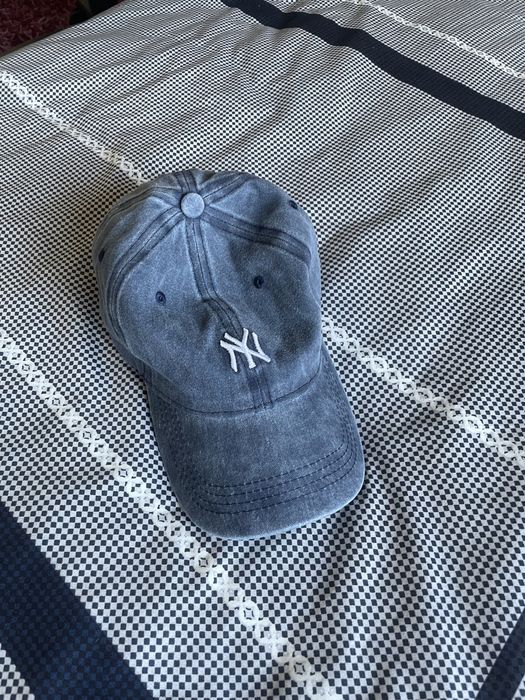 Roupa, calçados, chapéu de sol