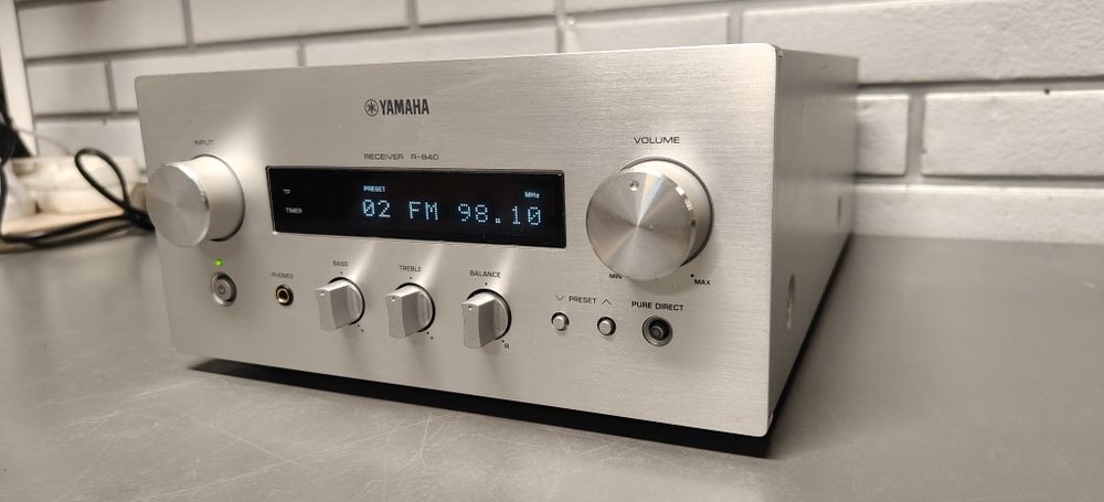 Amplituner Stereo YAMAHA R-840.
