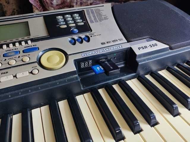 Синтезатор Yamaha PSR 550-USB (продается самовывозом)